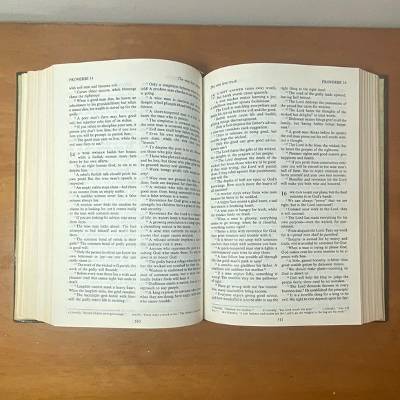 The Living Bible Paraphrased Tyndale House Publishers 1973 Hardcover Green - Picture 3 of 5
